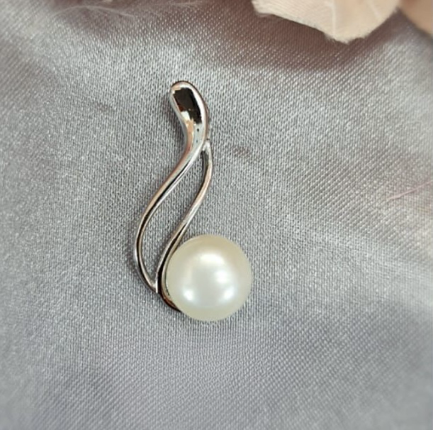 Modern looking sterling silver pendant with freshwater pearl on end