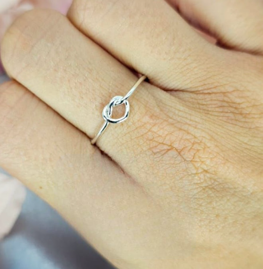 Single knot ring
