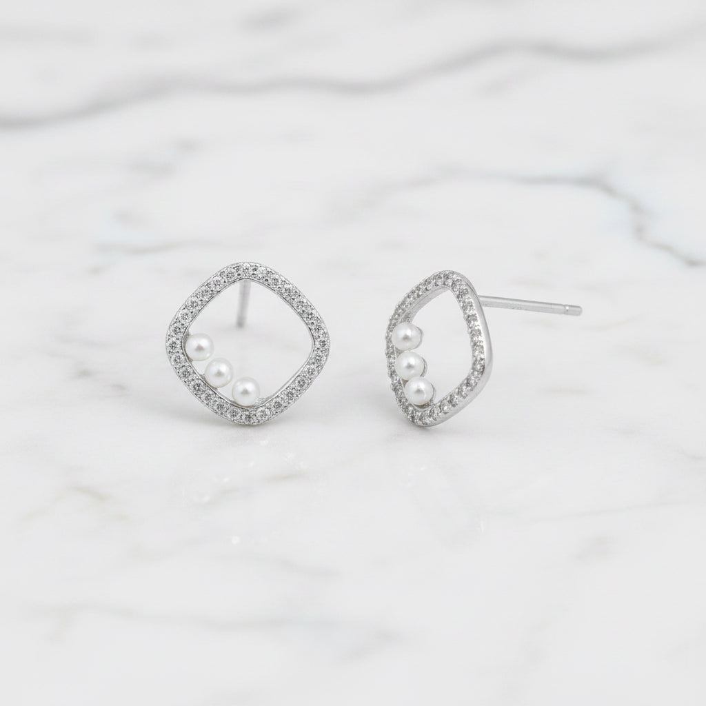 Square Stud With Cubic Zirconia Pavé And Three Freshwater Pearls - Terciany 