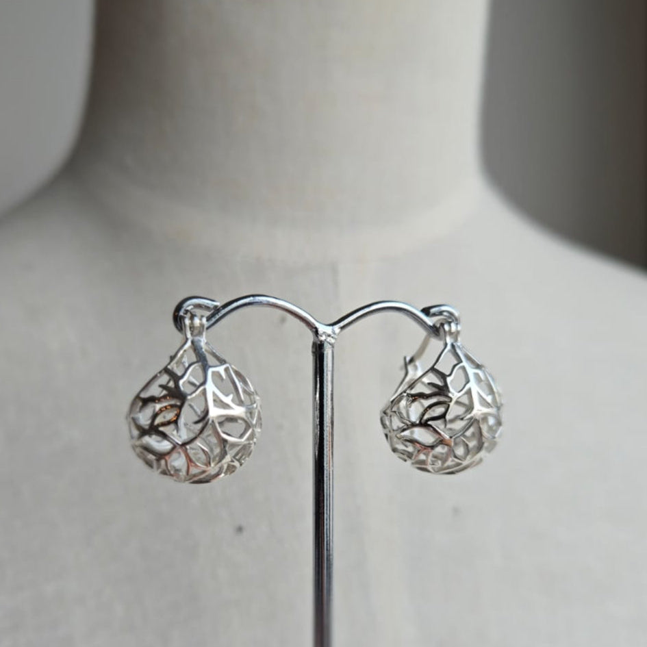 Round shaped filigree hoop earrings