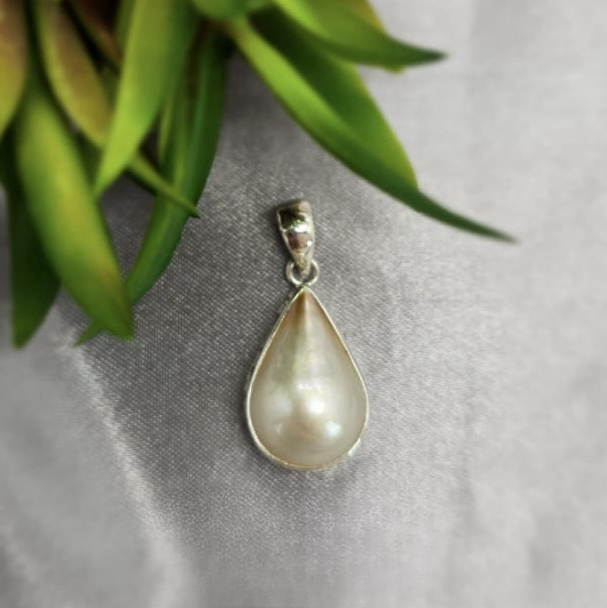 22x15mm White Mabe teardrop pearl pendant