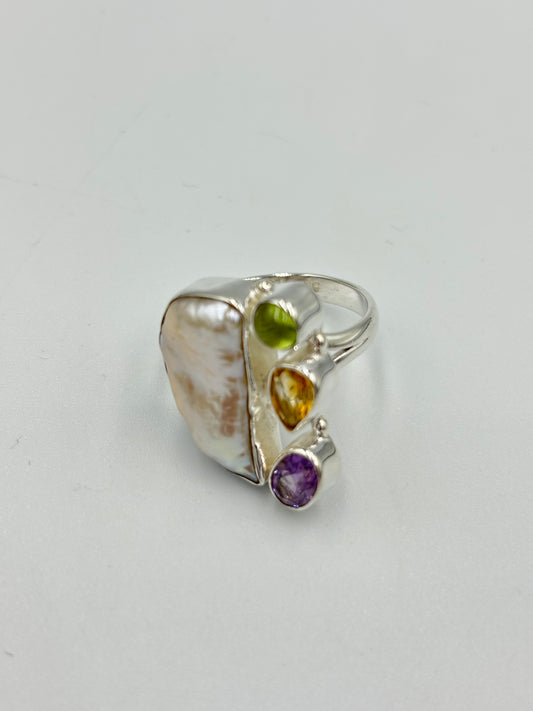 Stunning pearl and semi precious stones ring