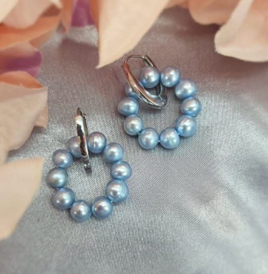 Huggys with attachable blue freshwater pearl circle