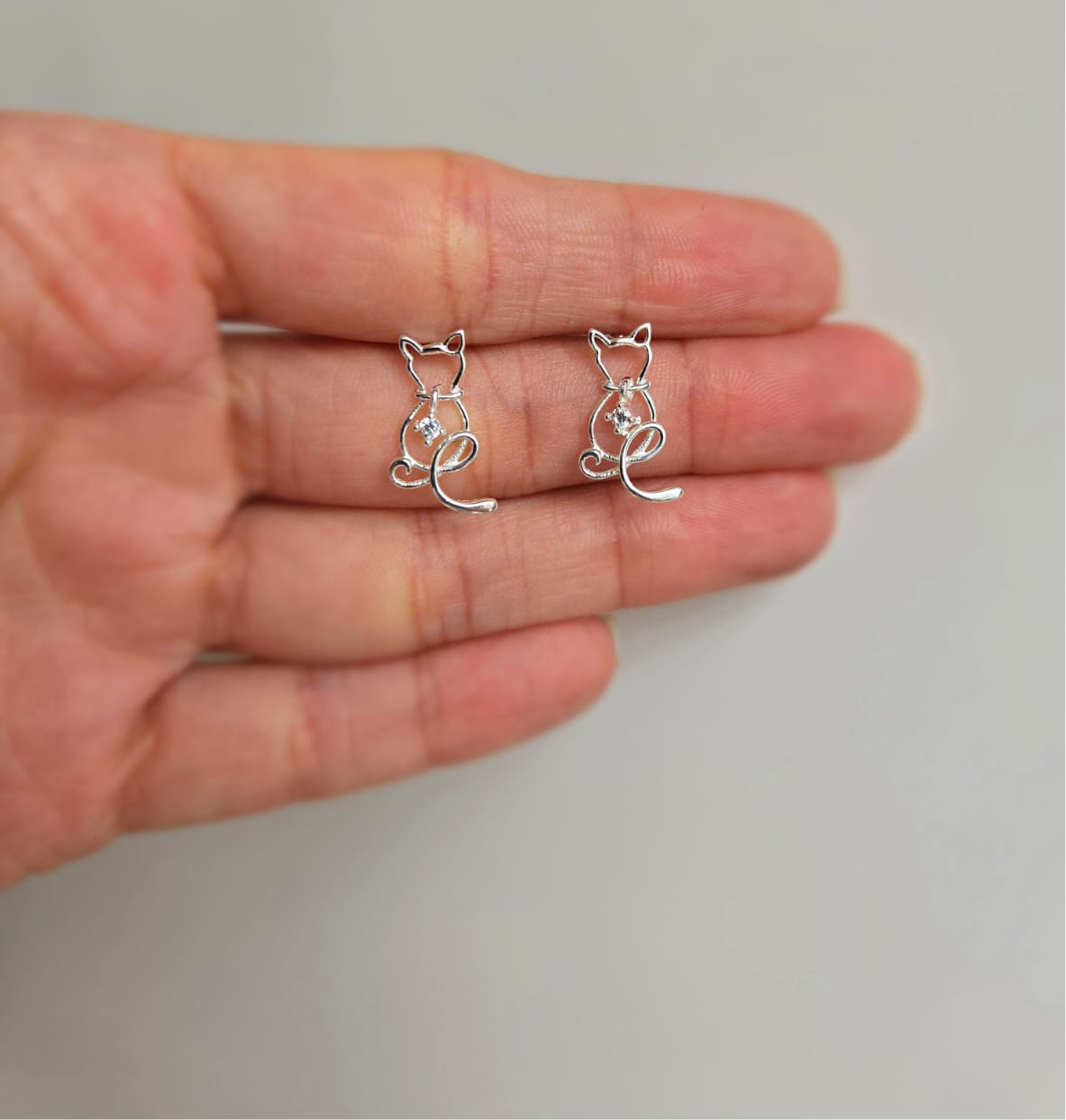 Cat studs