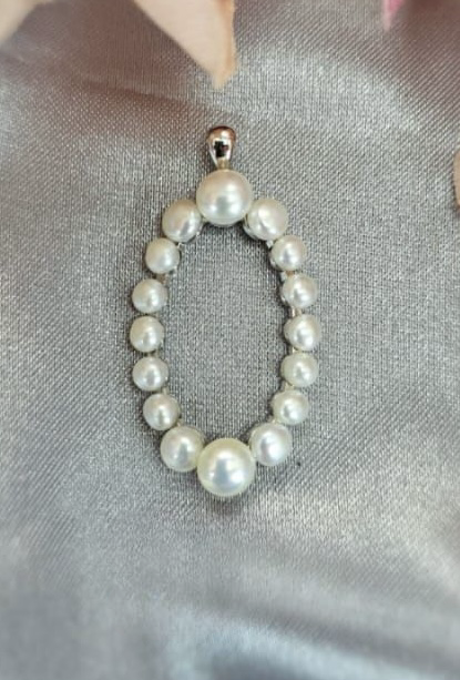 Freshwater pearl oval pendant