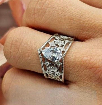 V shaped filigree ring with cubic zirconia filigree