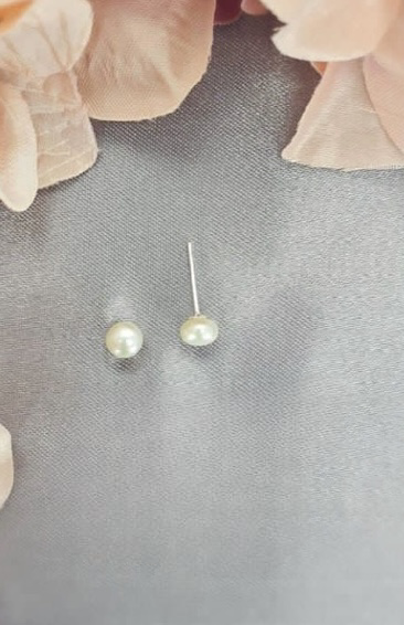 3mm freshwater pearl stud