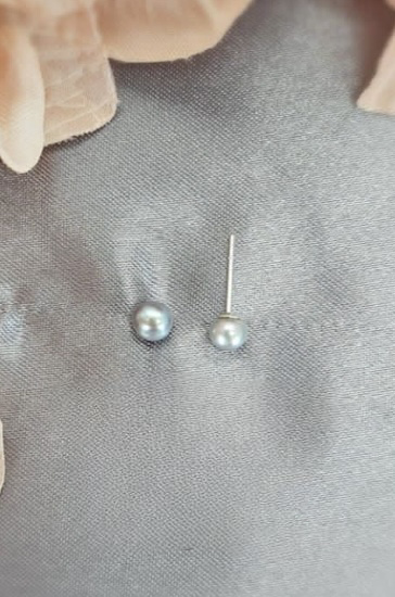 5-5.5mm grey freshwater pearl studs