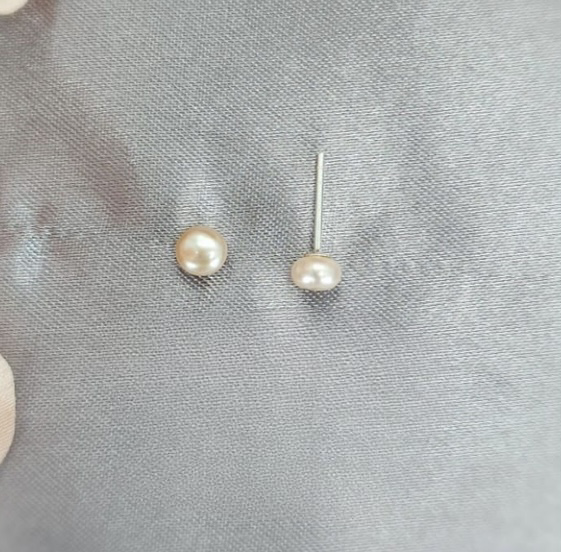 5-5.5 mm Cream freshwater pearl studs