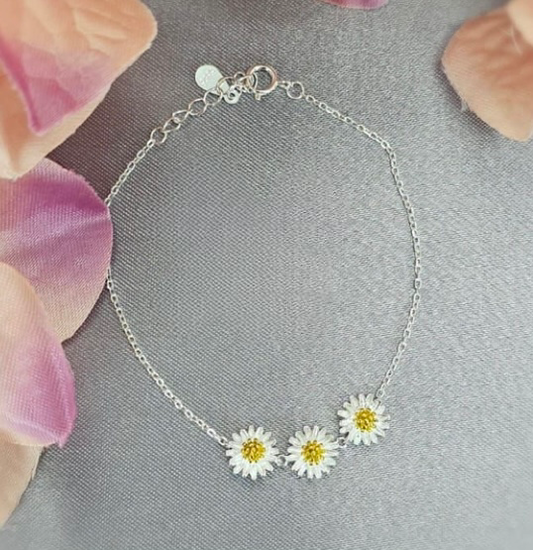 Three Pretty Daisies Bracelet