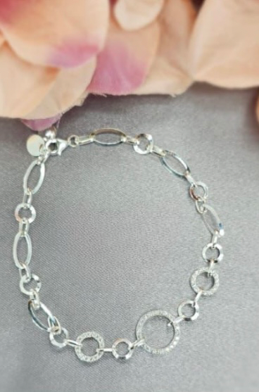 Sterling silver oval/circle cubic detailed bracelet