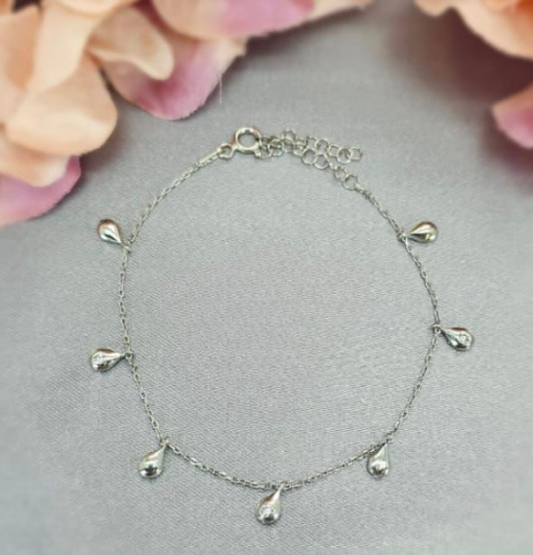 Bracelet with teardrops