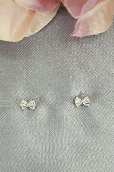 Tiny bow with cubic zirconia detail