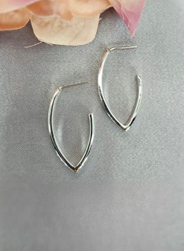 33x18x4mm V shape earrings