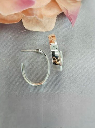 27x25x5mm oval hoop earrings