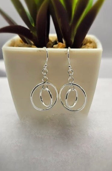 Dangling dubble circle drop earrings