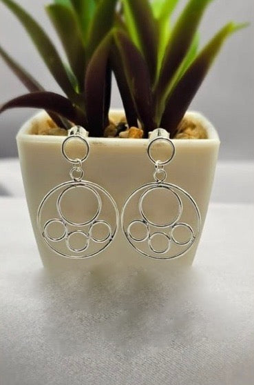 Happy circle drop earrings