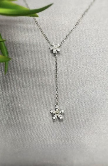 V shaped necklace with cubic zirconia detailed flower