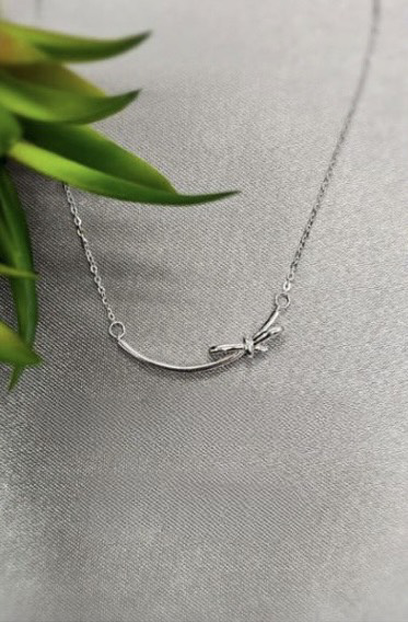 Necklace with little knot