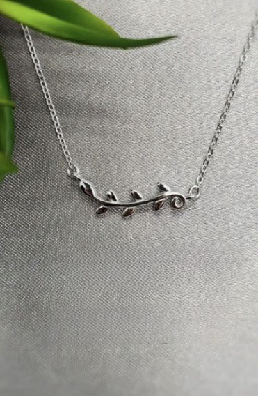Leaf bar necklace