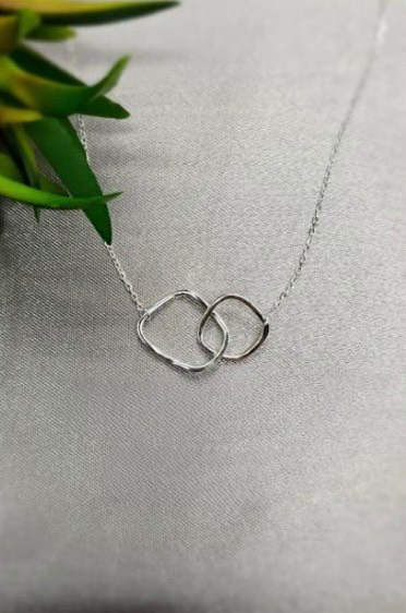 Odd shape interlinked rings necklace