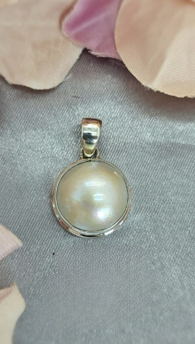 17mm white Mabe pearl pendant