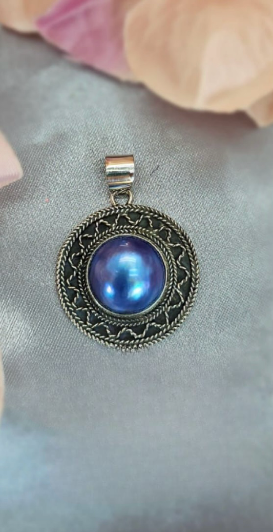 Stunning 28mm Sterling silver pendant with 16mm blue Mabe Pearl
