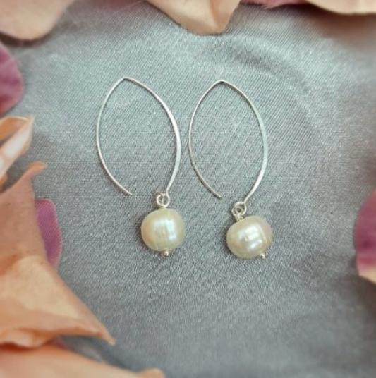 Pretty 9mm drops with pretty tiny freshwater pearl