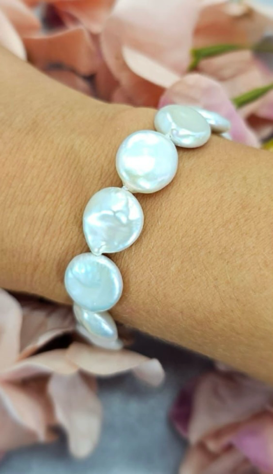 Stunning 20cm white coin pearl bracelet