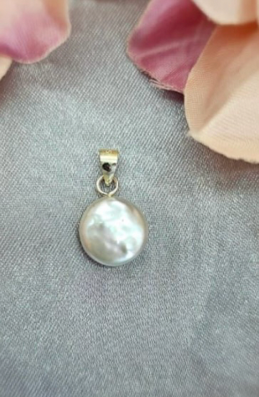 11 mm Coin pearl pendant