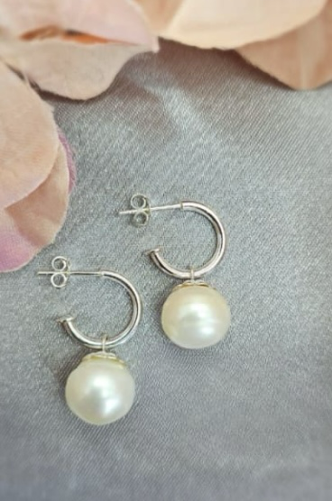 Pretty woman 11mm earrings with pretty flower edged pearls