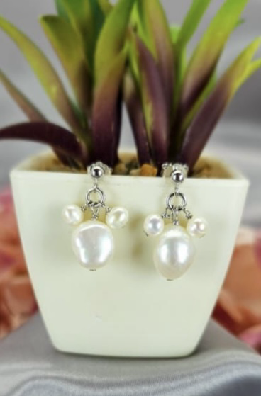 Sterling silver drop earring with three dangling pearls