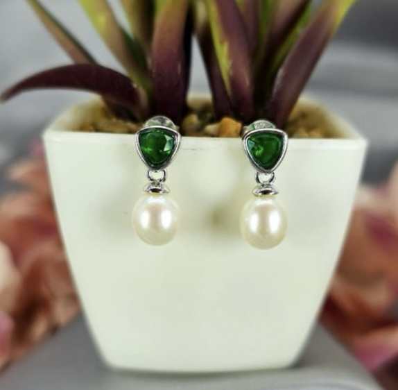 Stunning Sterling Silver Drop Earrings With Lovely Freshwater Pearls And Stunning Emerald Semi Precious Stone On Top
