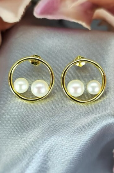 Gold Round Stud with Double Freshwater Pearls