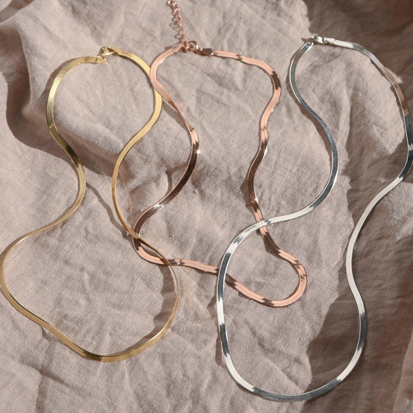 Gold Nicolá Herringbone Necklace – Terciany