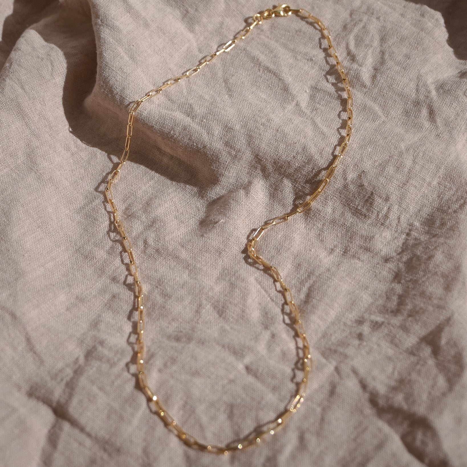 Gold Nicolá paperclip necklace