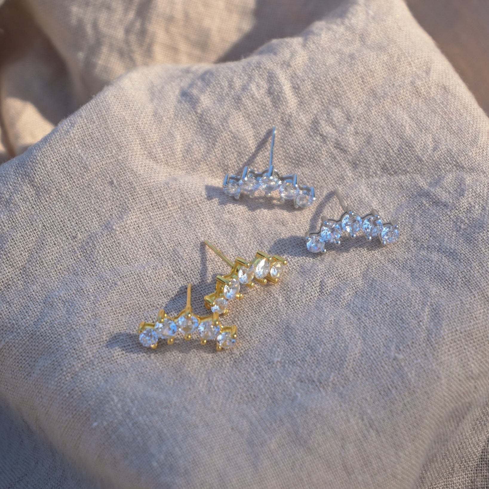 Silver crown stud earrings