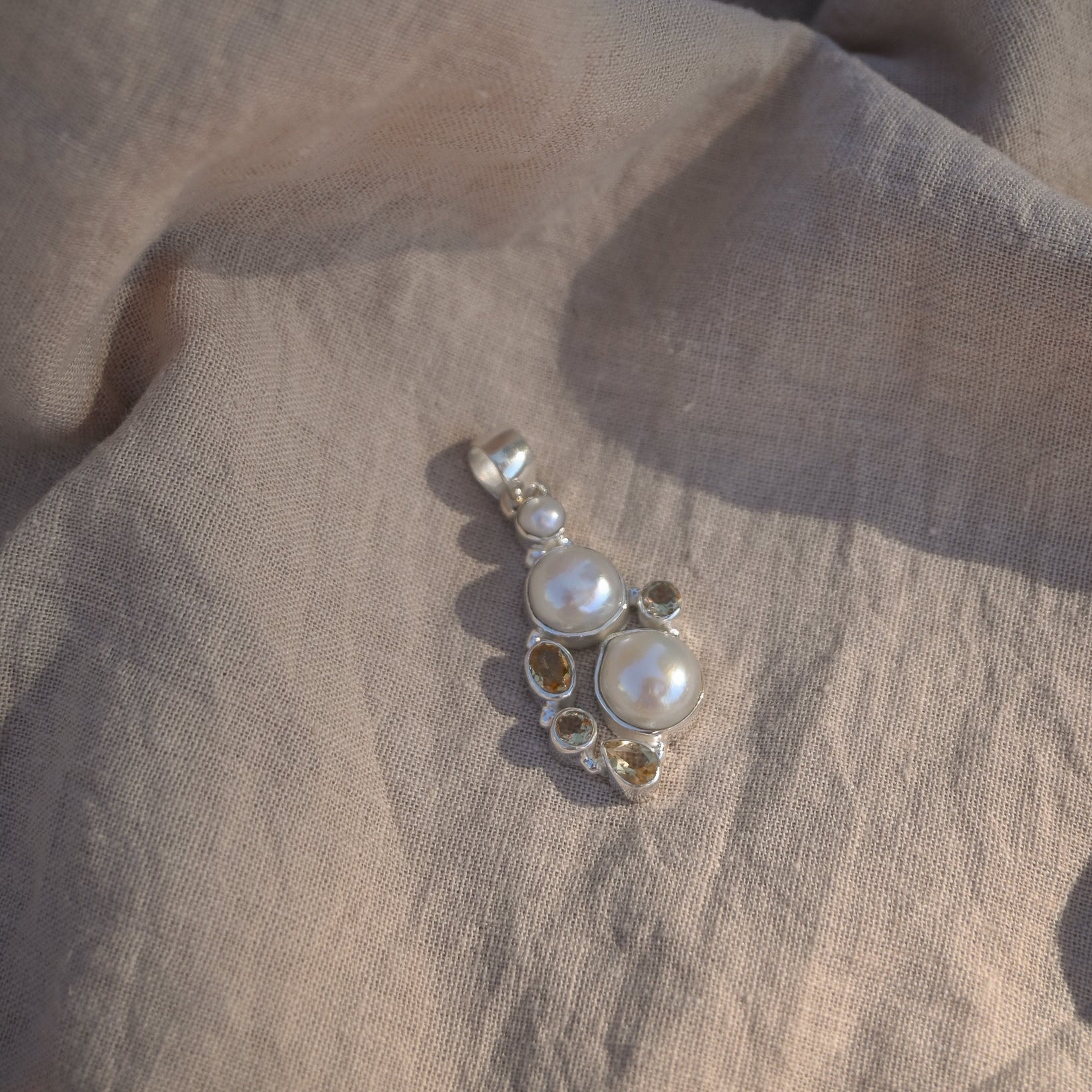 Pendant with citrine semi precious stones and freshwater pearls