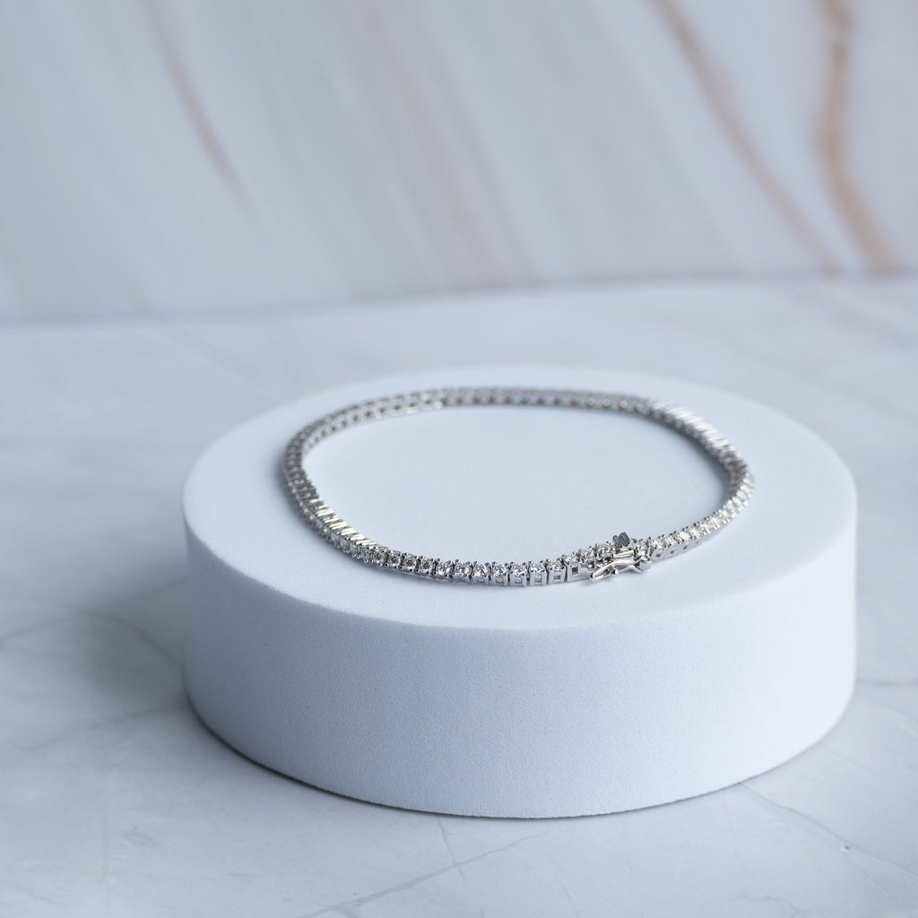 Tennis bracelet with 2mm Moissanite stones (with GRA Certificate)