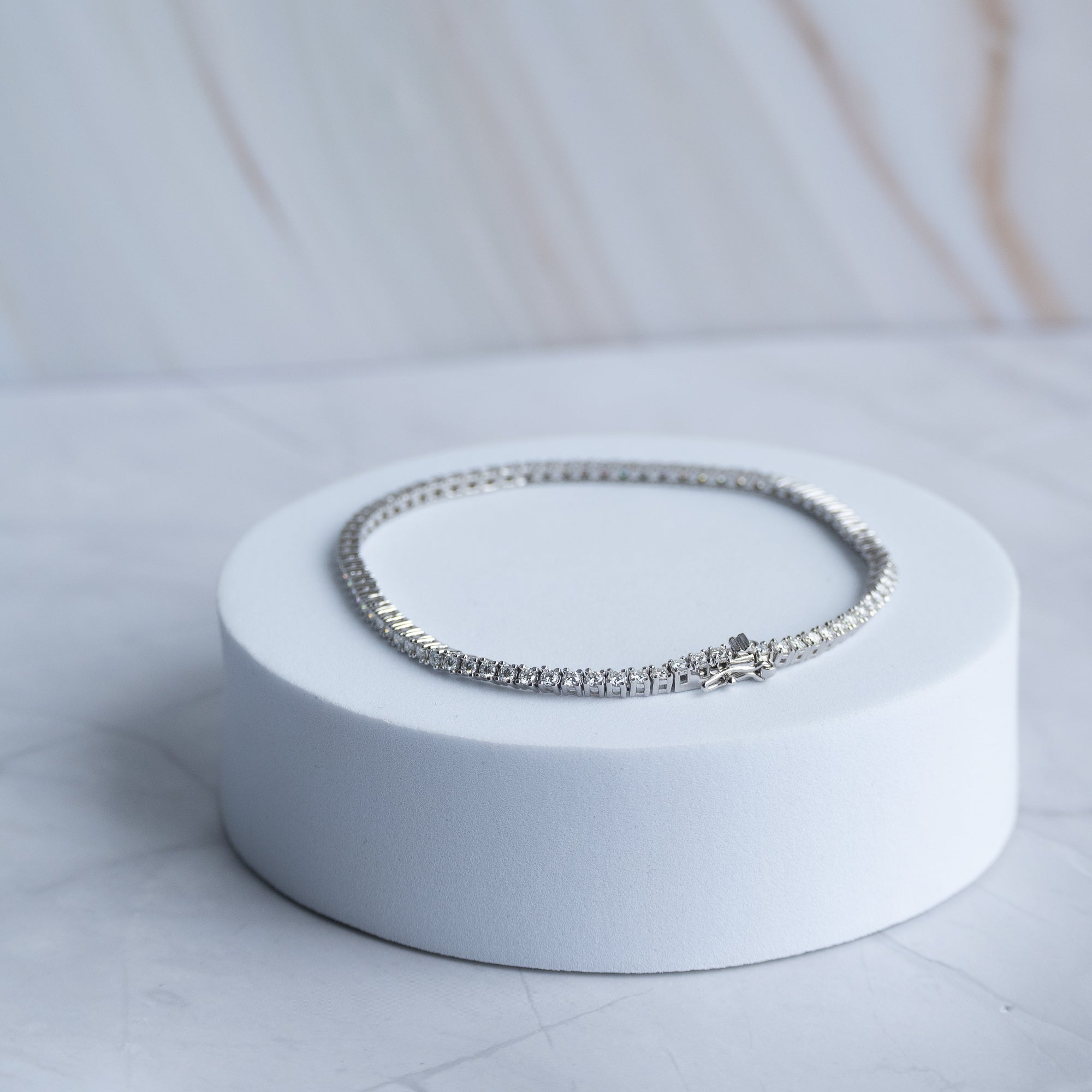 Tennis bracelet with 2mm Moissanite stones (with GRA Certificate)