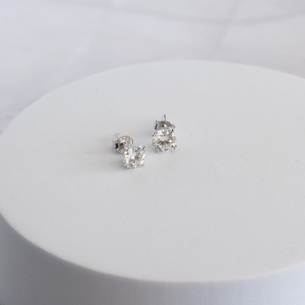 Sterling Silver Classic 4-Prong Moissanite Stud Earrings – 0.6ct, 1ct or 1.6ct