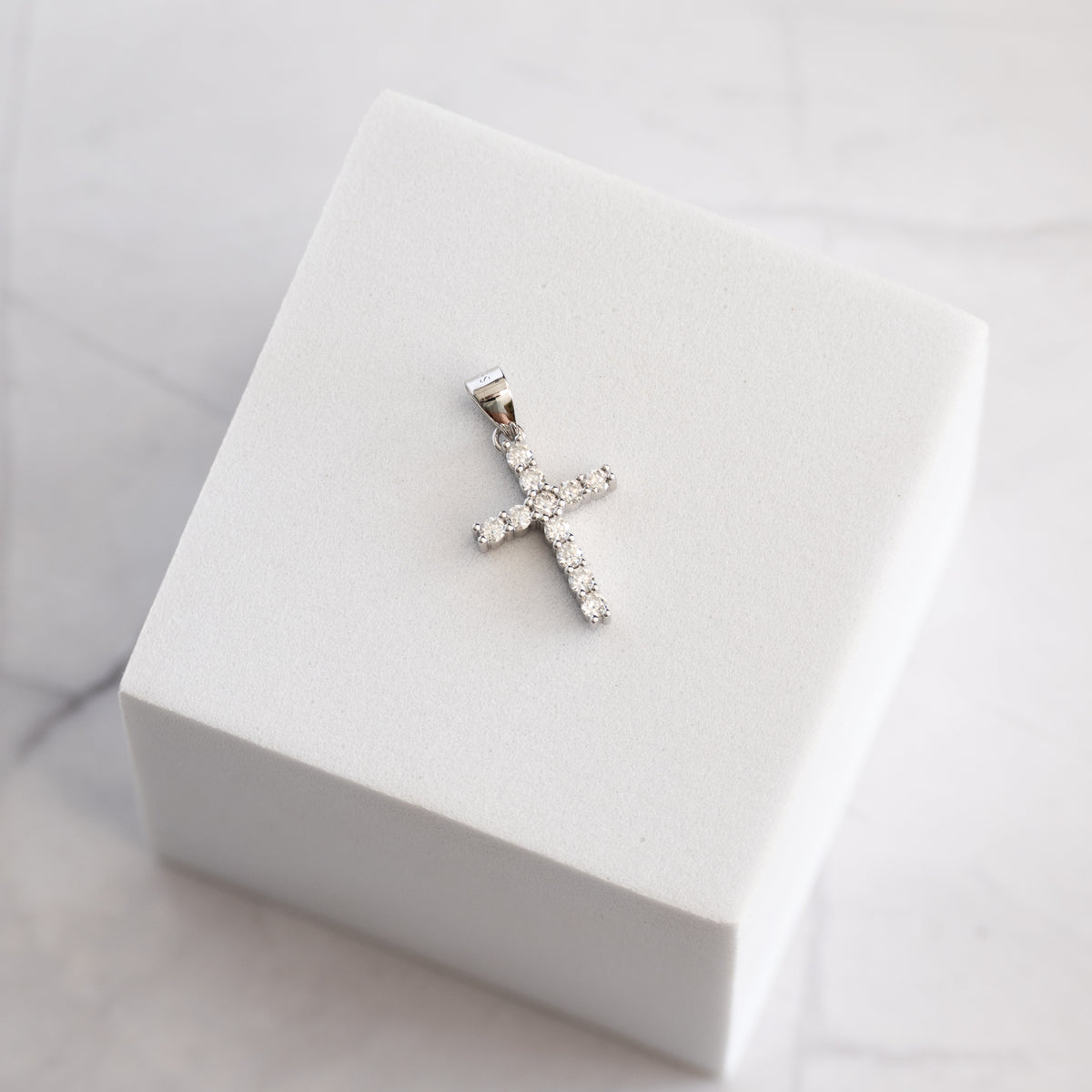 Sterling Silver Moissanite Cross Pendant – 0.32ct Round Brilliant-Cut Stones