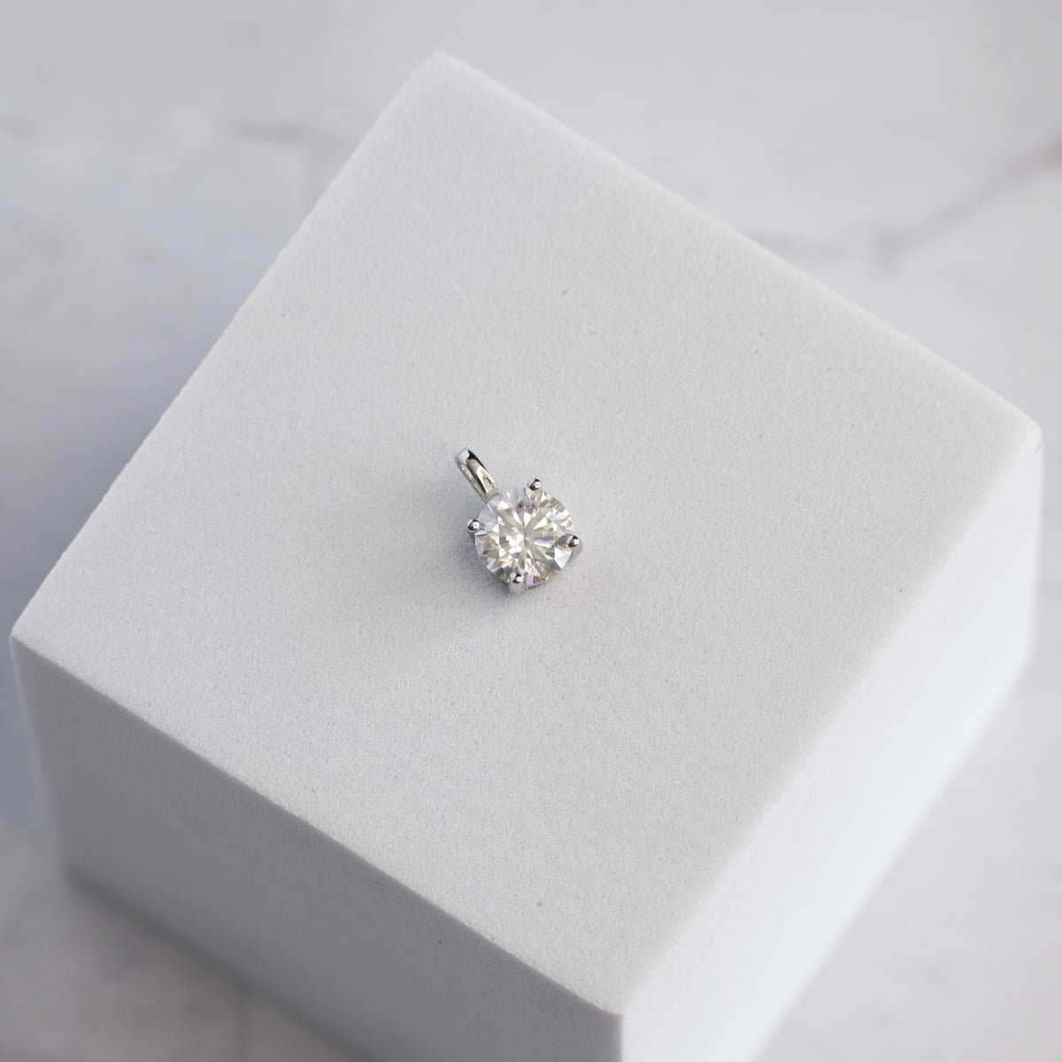 Sterling Silver Classic Solitaire Moissanite Pendant – 1ct Round Brilliant Cut