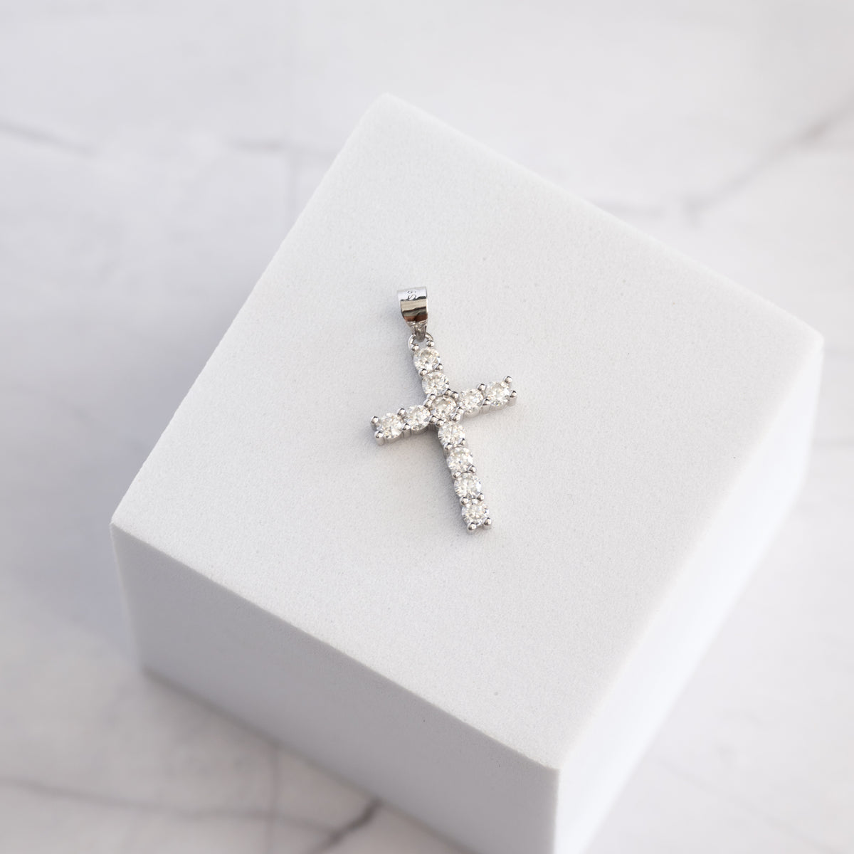 Sterling Silver Moissanite Cross Pendant – 0.32ct Round Brilliant-Cut Stones