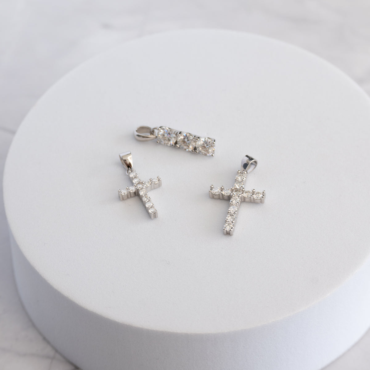 Sterling Silver Moissanite Cross Pendant – 0.32ct Round Brilliant-Cut Stones