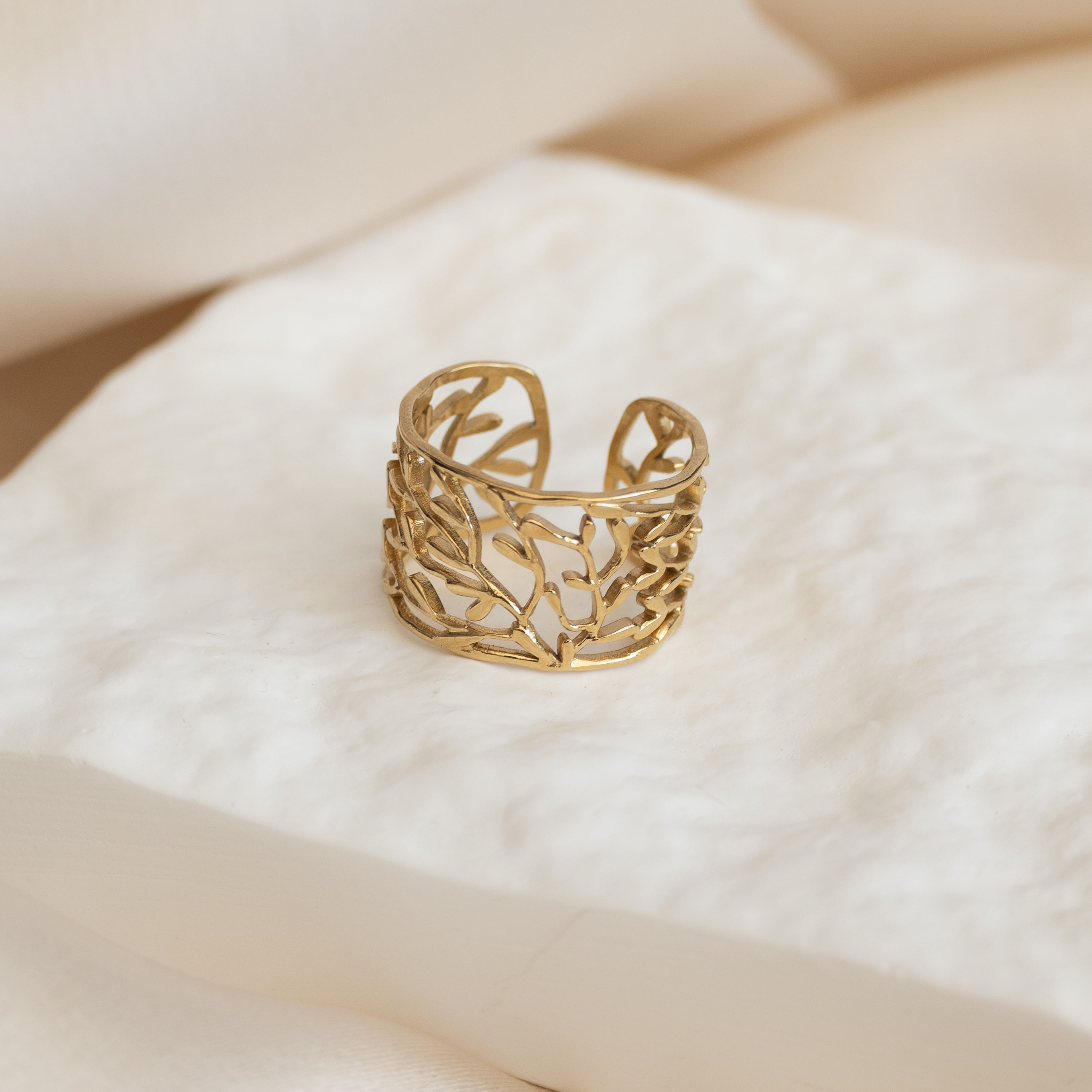 Gold open size pattern ring