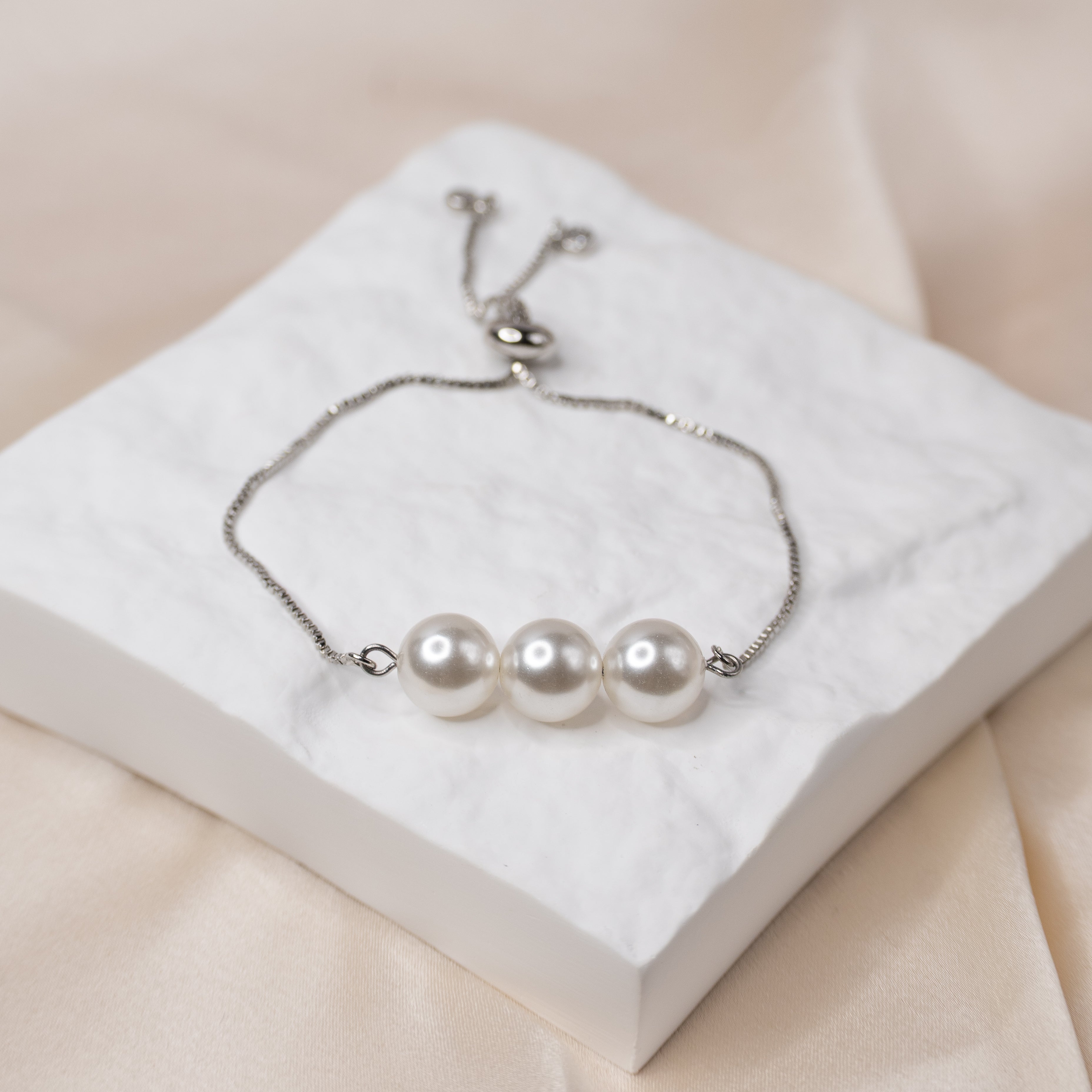 Silver Adjustable Shell pearl Bracelet