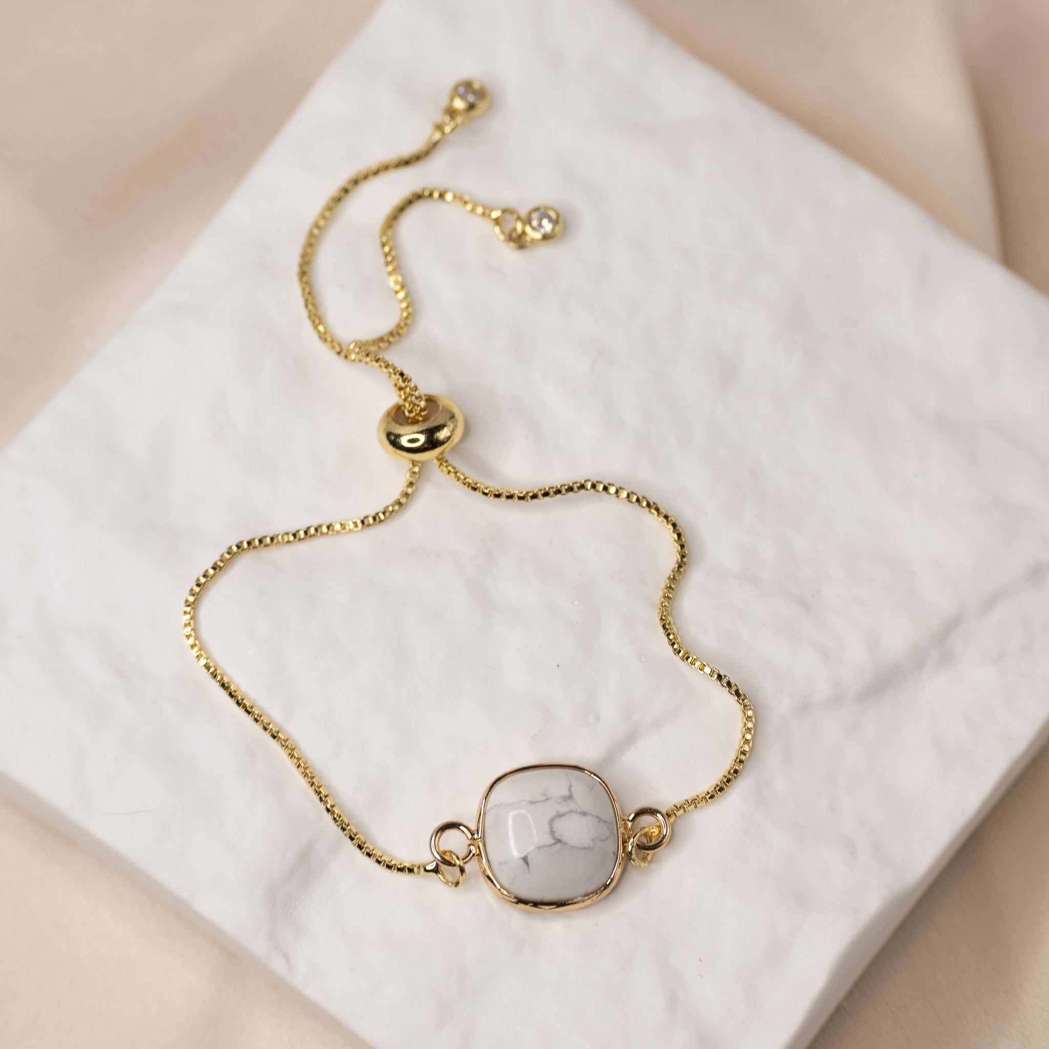 Gold bracelet with Howlite semi Precious stone