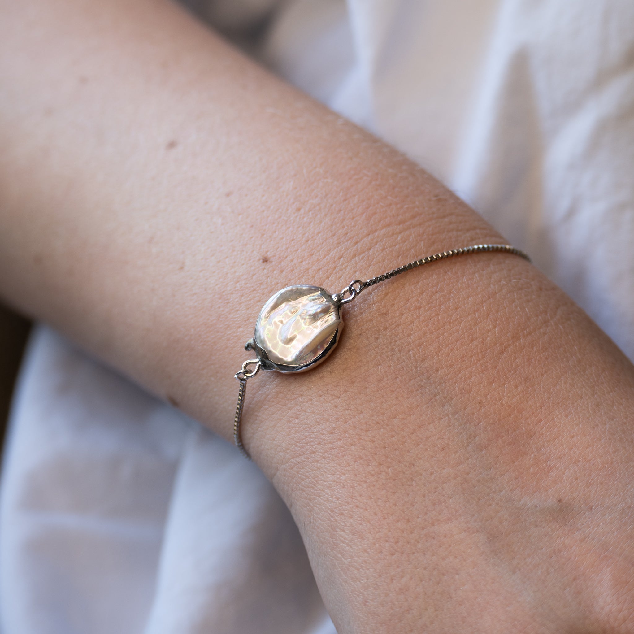Silver Adjustable bracelet with Round freshwater pearl