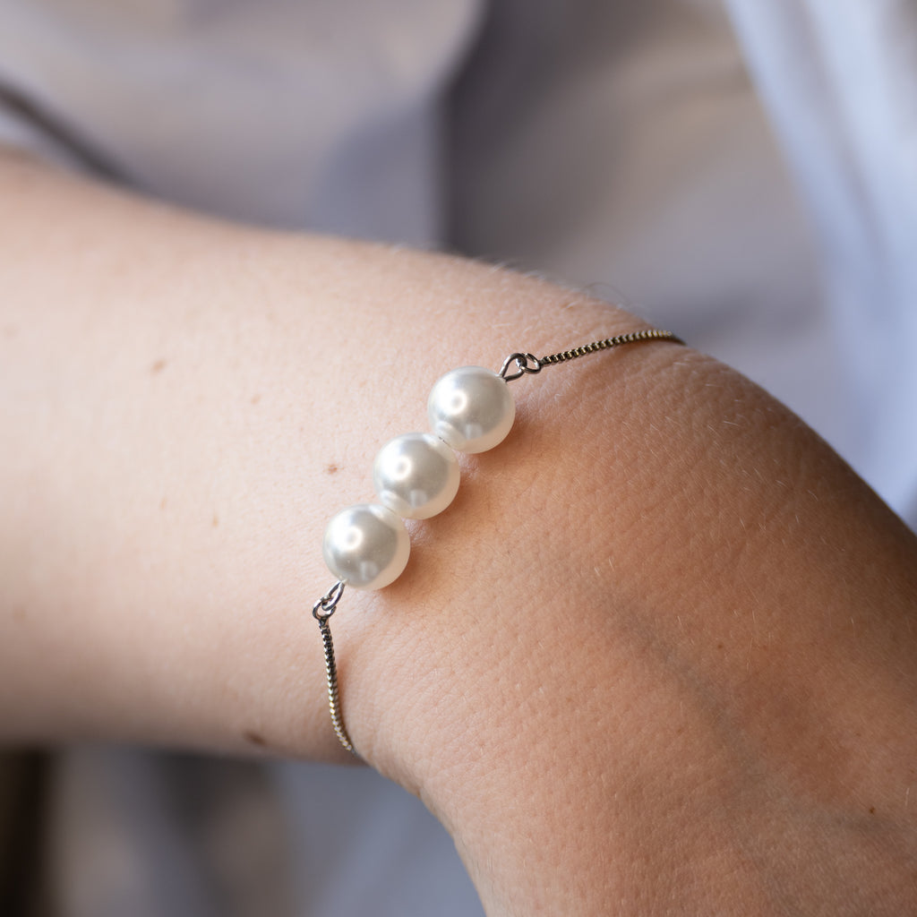 Silver Adjustable Shell pearl Bracelet